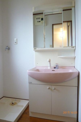 【洗面所】 | コージーコーナー223 | スペースが確保できる洗面所です