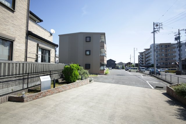 コスモなかねの駐車場