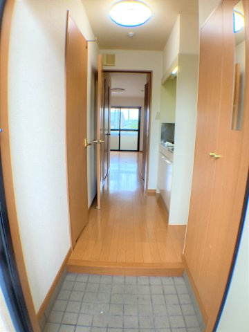 コスモなかねの玄関|別部屋同一間取りのお写真となります。