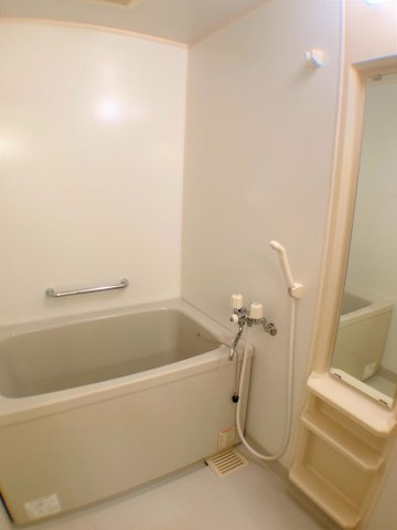コスモなかねの浴室|別部屋同一間取りのお写真となります。