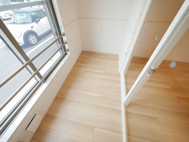 クレメント東九条Ａのバルコニー|お洗濯にも便利なバルコニー付き