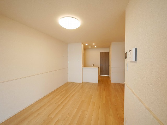 クレメント東九条Ａの内装|ゆったり過ごせるリビングです