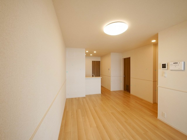 クレメント東九条Ａの内装|ゆったりとしたリビングです