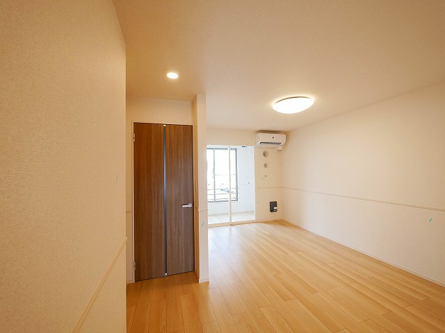 クレメント東九条Ａの居間・リビング|ゆったりとした居間です