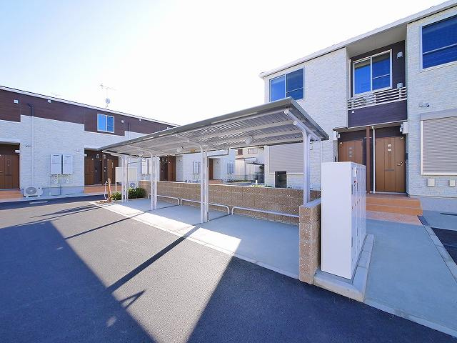 クレメント東九条Ａのその他共用部分|ゆったりとした駐輪スペース