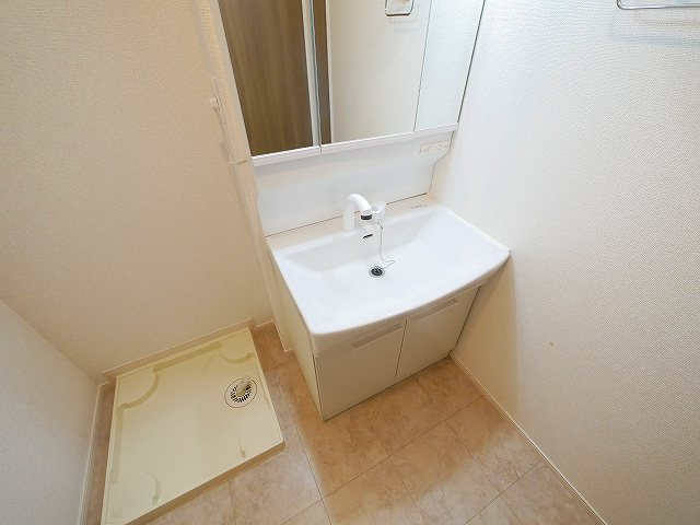 クレメント東九条Ａの洗面所|独立洗面化粧台が付いています