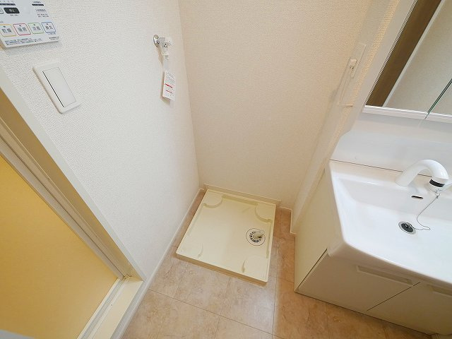 クレメント東九条Ａの設備|嬉しい室内洗濯機置き場がございます。