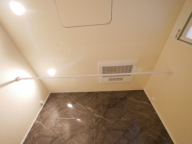 クレメント東九条Ａの設備|お風呂には浴室乾燥機もございます。