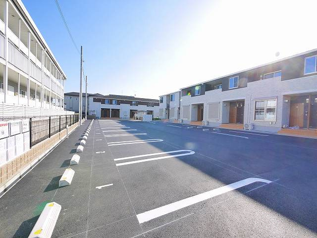 クレメント東九条Ａの駐車場|駐車場に車を止められます