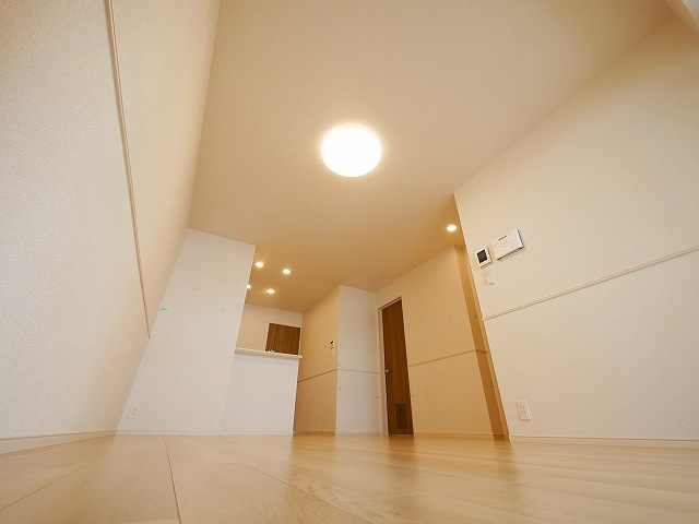 クレメント東九条Ａの居間・リビング|使いやすいリビングです