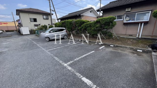 レオパレス柊の駐車場