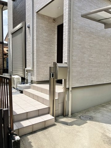 上郷戸建のエントランス