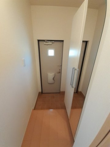 アルカンシェル・吉田　Ｂの玄関|シューズボックス付きの玄関です★