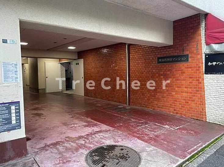 東海西神田マンションのエントランス