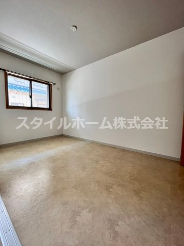 アヴェニュー赤代の洋室