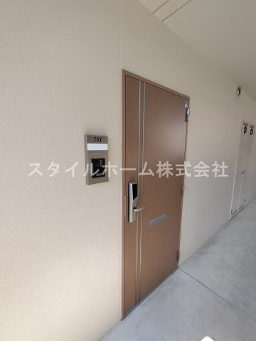 アヴェニュー赤代の玄関