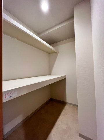 アヴェニュー赤代の収納