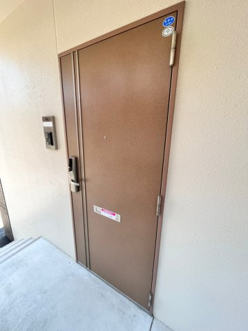 アヴェニュー赤代の玄関