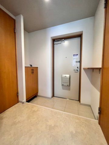 アヴェニュー赤代の玄関