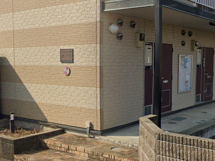 レオパレストゥモローのエントランス