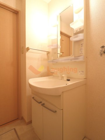 アンプルール B棟の洗面所|忙しい朝には欠かせない洗面所です