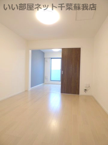 ルミエール B棟の居間・リビング|清潔感のあるきれいなお部屋です♪