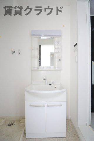 ルミエール B棟の洗面所|朝の身支度に欠かせない独立洗面台♪