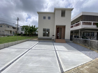 【外観】 | 限定1棟　並列駐車3台可♪