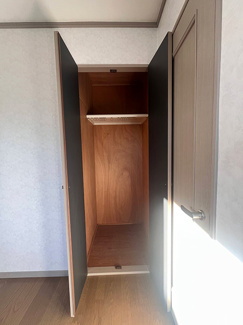 【収納】 | 藤沢市鵠沼藤が谷4丁目 中古戸建て | 洋室 約6帖　クローゼット（現況）