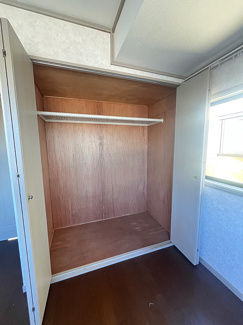 【収納】 | 藤沢市鵠沼藤が谷4丁目 中古戸建て | 洋室 約5帖　クローゼット（現況）