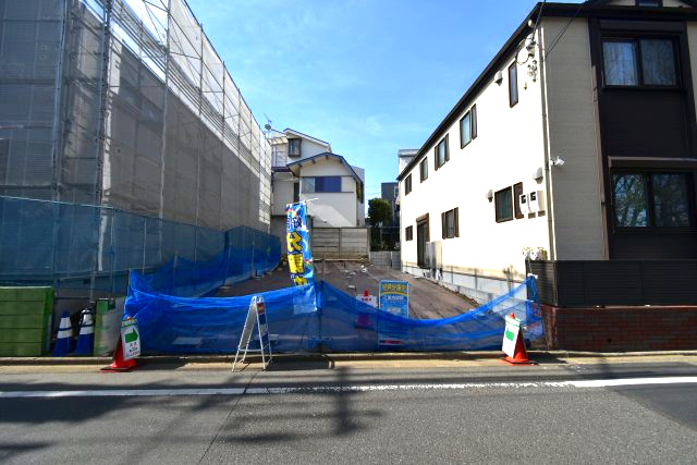 赤堤4丁目・売地の前面道路含む現地写真