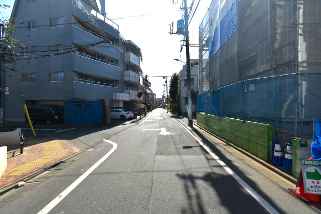 赤堤4丁目・売地の前面道路含む現地写真