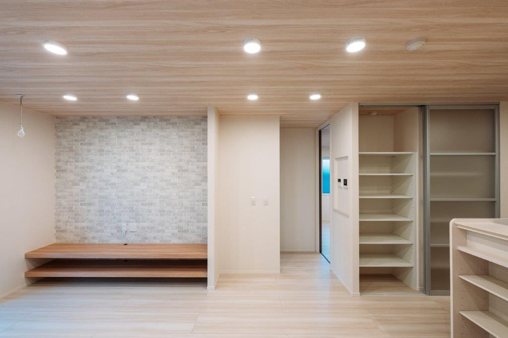 Diversita柳原Bの居間・リビング