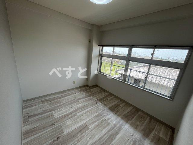 ウインズ土山の洋室