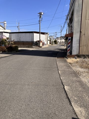 ６４８６３　岐阜市柳津町宮東土地の前面道路含む現地写真