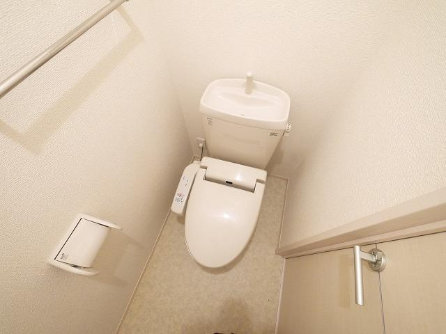 グランモア東九条Ⅲのトイレ|ゆったりとした空間のトイレです