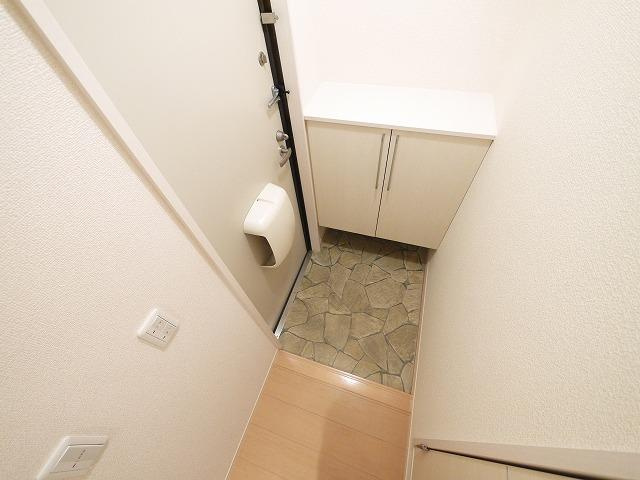 グランモア東九条Ⅲの玄関|シンプルで使いやすい玄関です