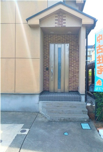 熊谷市大原　中古戸建の玄関