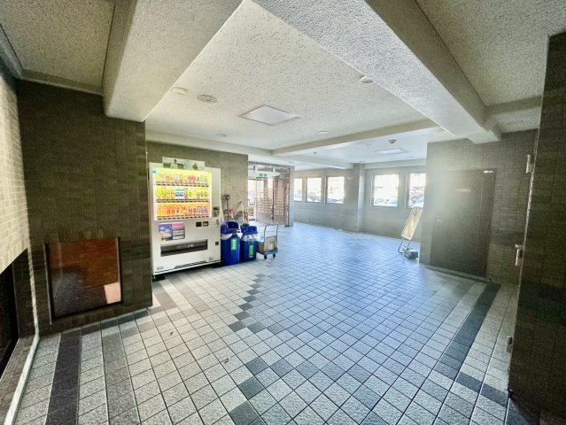 ネオハイツ蒲町公園Ⅱのエントランス