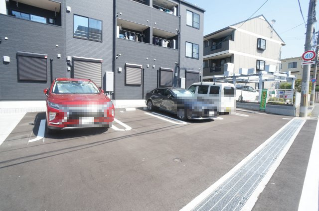 レジデンス荒牧の駐車場