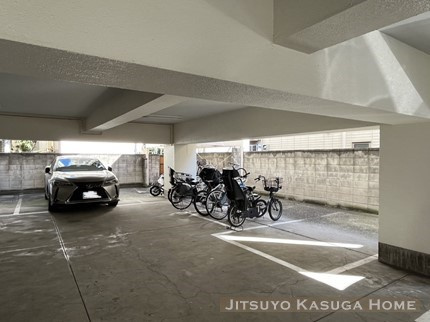 【駐車場】