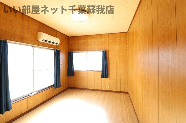 草刈戸建貸家の洋室