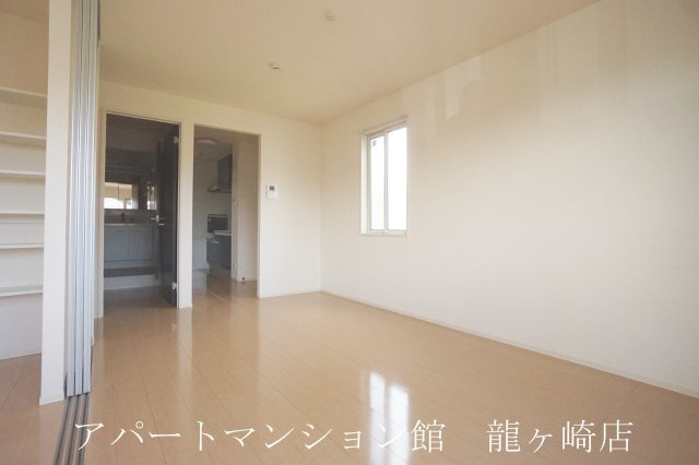 メゾン昴の居間・リビング|南向きの明るいリビング♪