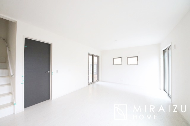 【居間・リビング】 | 建物完成につき、実際のお部屋をごゆっくりご見学いただけます。お休みの日にご家族で見学はいかがでしょう。