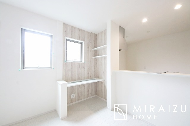 【居間・リビング】 | 暮らしやすさを考えたプランで快適な現地ロケーションを実現。安らぎに満たされる、ゆとりのある日々を過ごせます♪