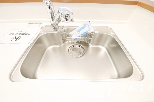 【キッチン】 | 暮らしやすさを考えたプランで快適な現地ロケーションを実現。安らぎに満たされる、ゆとりのある日々を過ごせます♪