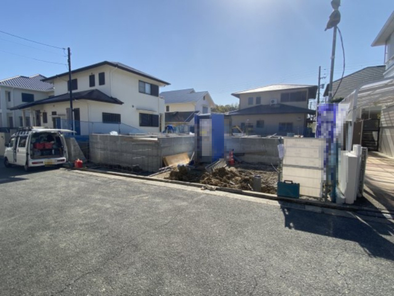木津川台１丁目　平屋建　新築戸建の外観|前面道路含む現地写真です
２０２５年４月完成予定です。現在基礎工事中。