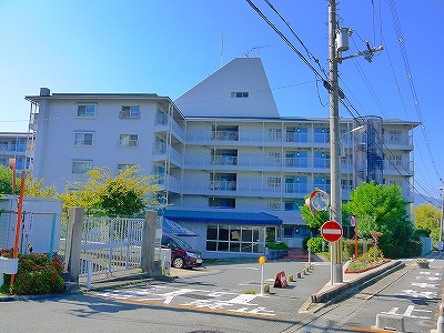 学園前ガーデンハイツの外観