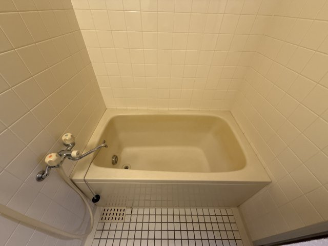 アルコート高岡の浴室