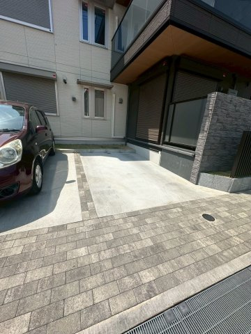 グランディールさわらぎの駐車場